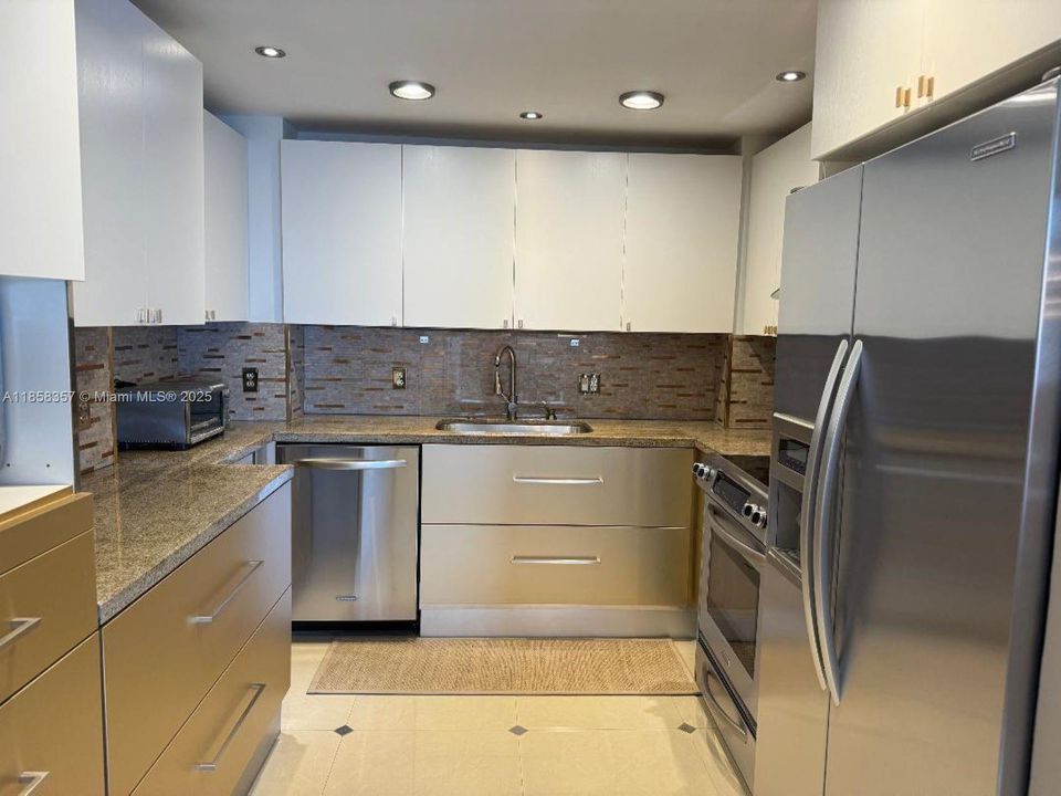 Недавно арендовано: $3,500 (2 спален, 2 ванн, 1380 Квадратных фут)