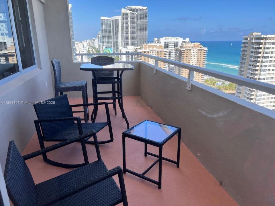 Недавно арендовано: $3,500 (2 спален, 2 ванн, 1380 Квадратных фут)