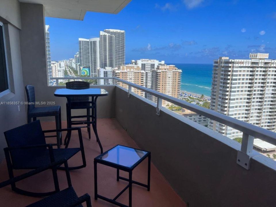 Недавно арендовано: $3,500 (2 спален, 2 ванн, 1380 Квадратных фут)