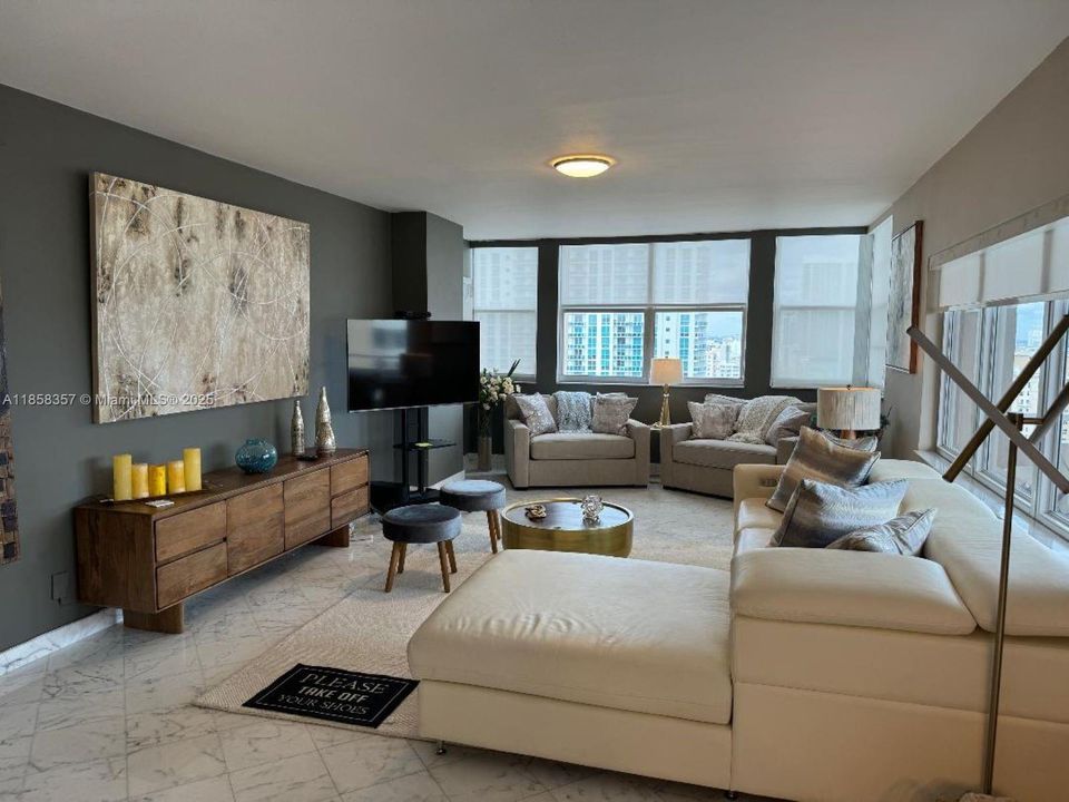 Недавно арендовано: $3,500 (2 спален, 2 ванн, 1380 Квадратных фут)