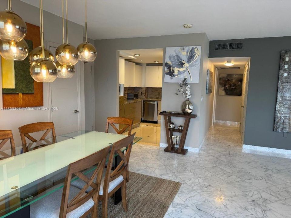 Недавно арендовано: $3,500 (2 спален, 2 ванн, 1380 Квадратных фут)