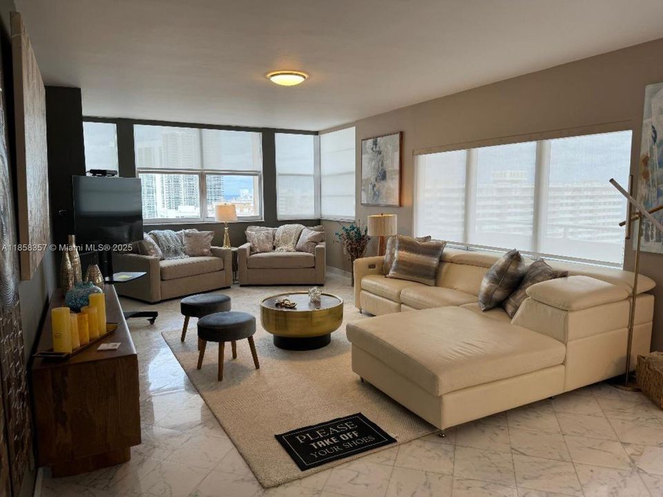 Недавно арендовано: $3,500 (2 спален, 2 ванн, 1380 Квадратных фут)