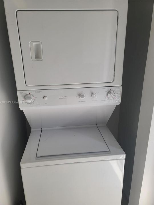 Недавно продано: $315,000 (3 спален, 2 ванн, 1358 Квадратных фут)