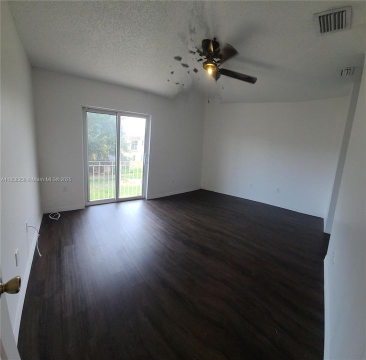 Недавно продано: $315,000 (3 спален, 2 ванн, 1358 Квадратных фут)