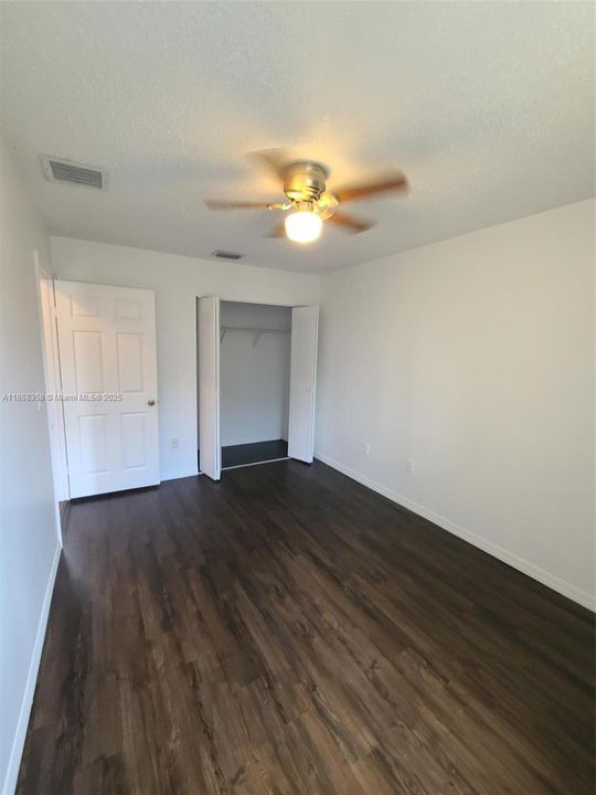 Недавно продано: $315,000 (3 спален, 2 ванн, 1358 Квадратных фут)