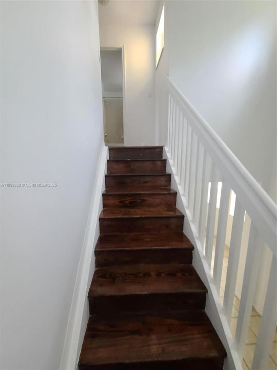 Недавно продано: $315,000 (3 спален, 2 ванн, 1358 Квадратных фут)