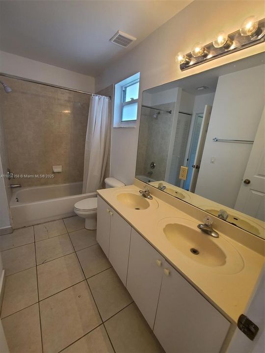 Недавно продано: $315,000 (3 спален, 2 ванн, 1358 Квадратных фут)