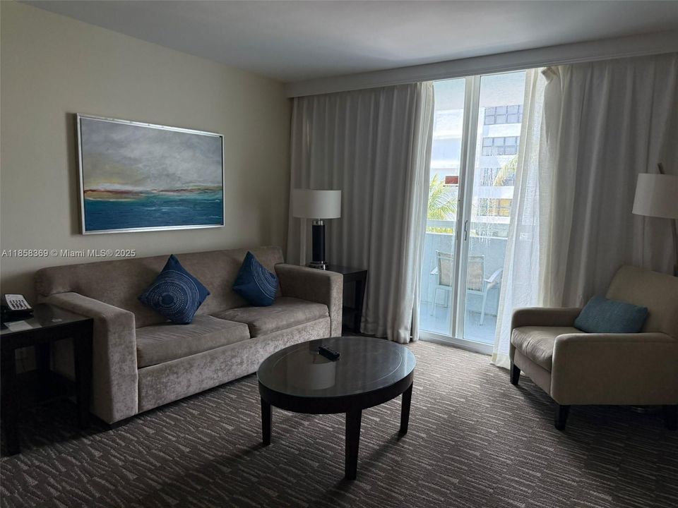 For Sale: $190,000 (1 beds, 1 baths, 548 Square Feet)