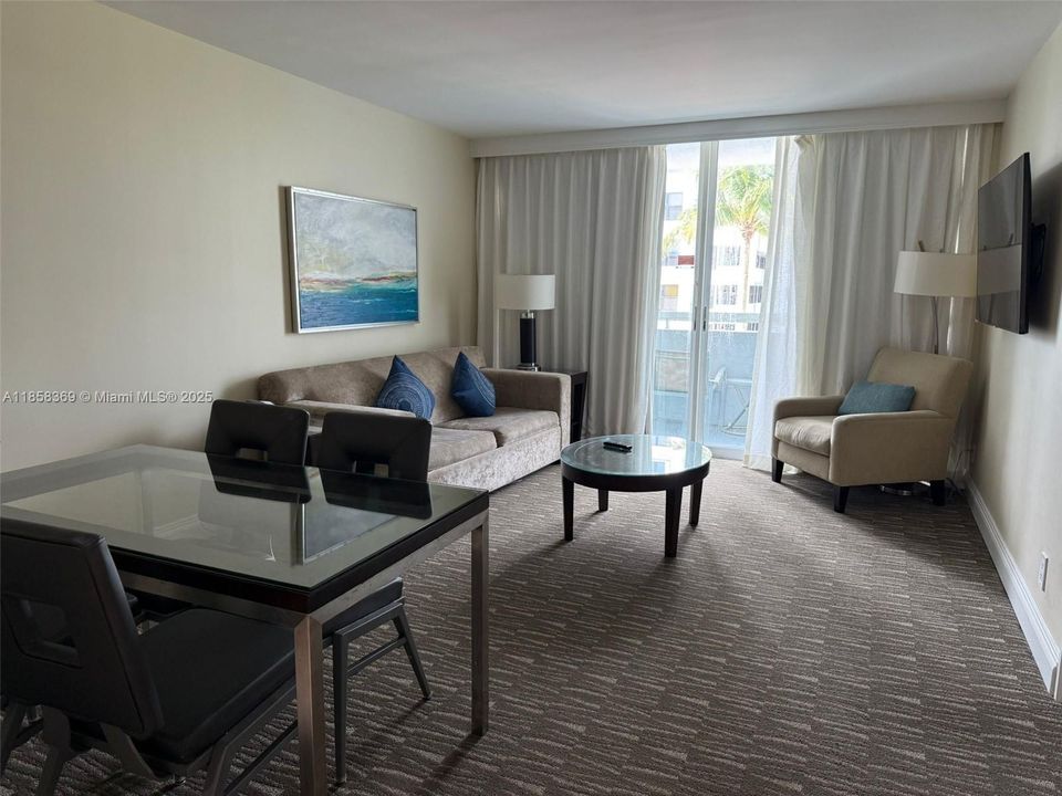 For Sale: $190,000 (1 beds, 1 baths, 548 Square Feet)