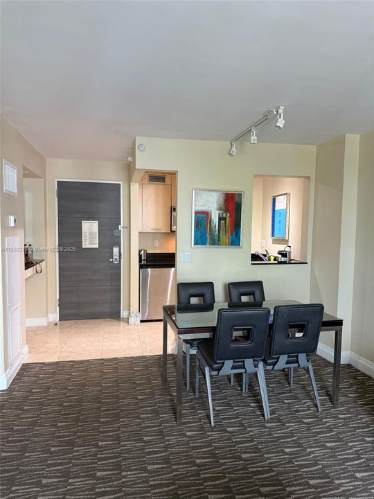 For Sale: $190,000 (1 beds, 1 baths, 548 Square Feet)