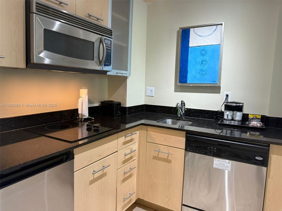 For Sale: $190,000 (1 beds, 1 baths, 548 Square Feet)