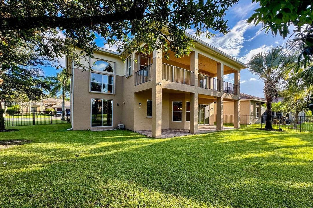 For Rent: $5,600 (5 beds, 3 baths, 3337 Square Feet)