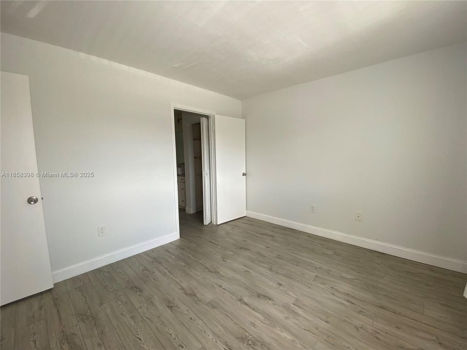 合同活跃: $1,425 (1 贝兹, 1 浴室, 680 平方英尺)