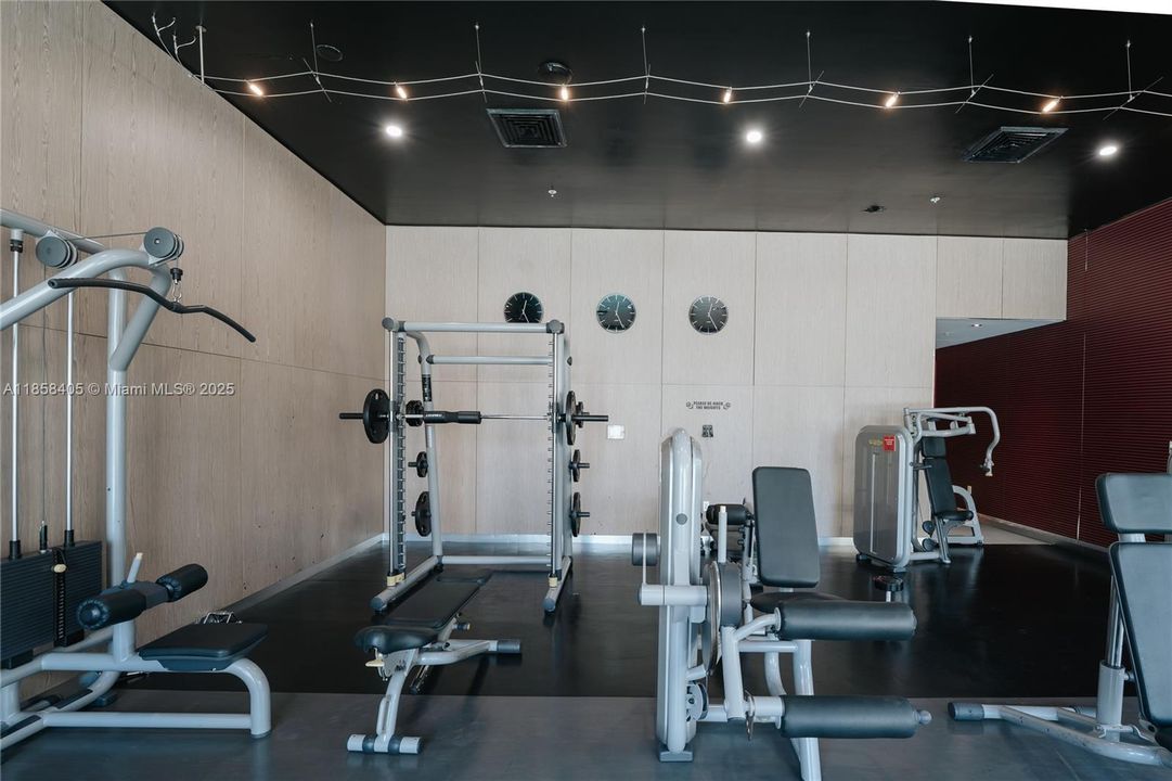 最近售出: $435,000 (2 贝兹, 2 浴室, 1030 平方英尺)