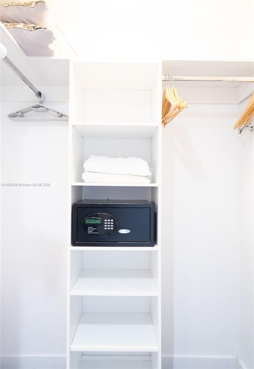 最近售出: $435,000 (2 贝兹, 2 浴室, 1030 平方英尺)