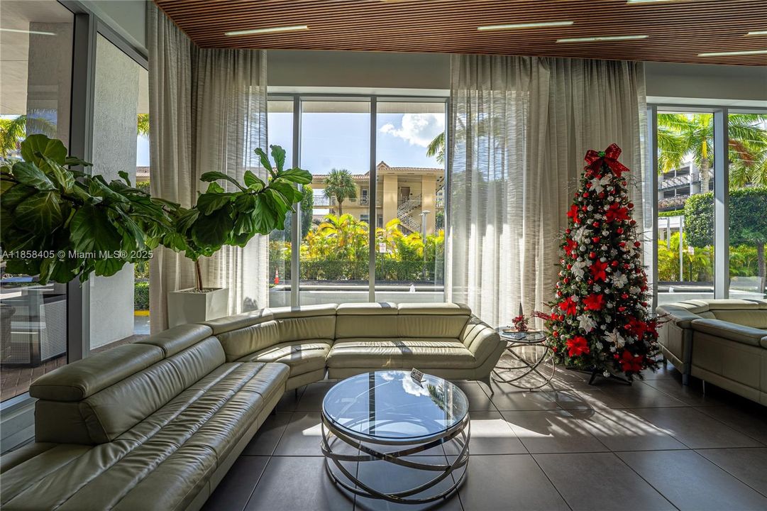 最近售出: $435,000 (2 贝兹, 2 浴室, 1030 平方英尺)