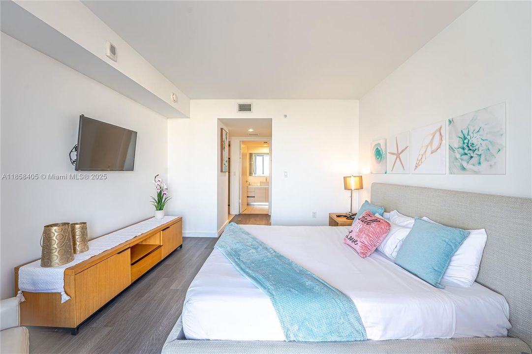 最近售出: $435,000 (2 贝兹, 2 浴室, 1030 平方英尺)