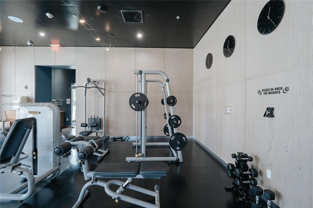 最近售出: $435,000 (2 贝兹, 2 浴室, 1030 平方英尺)