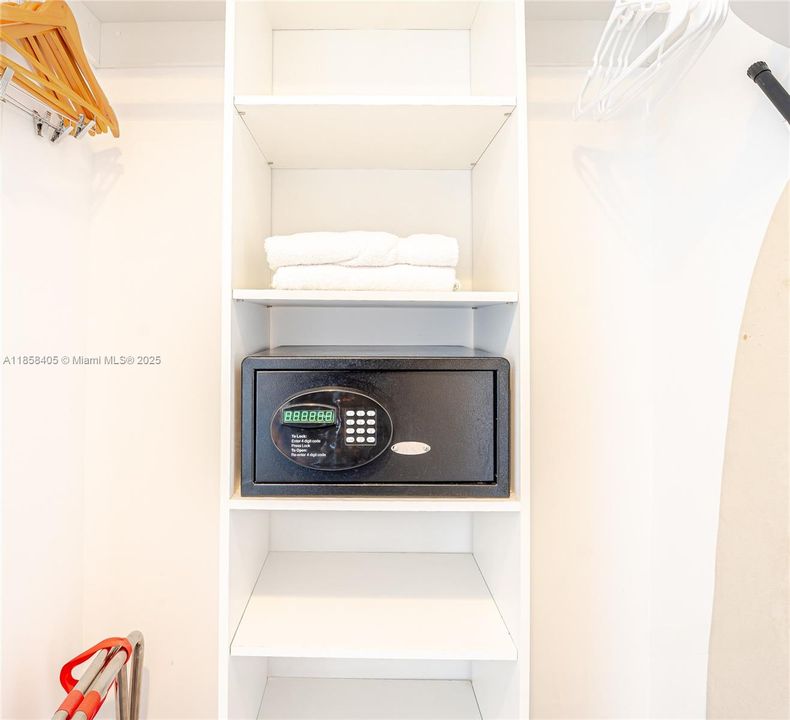 最近售出: $435,000 (2 贝兹, 2 浴室, 1030 平方英尺)