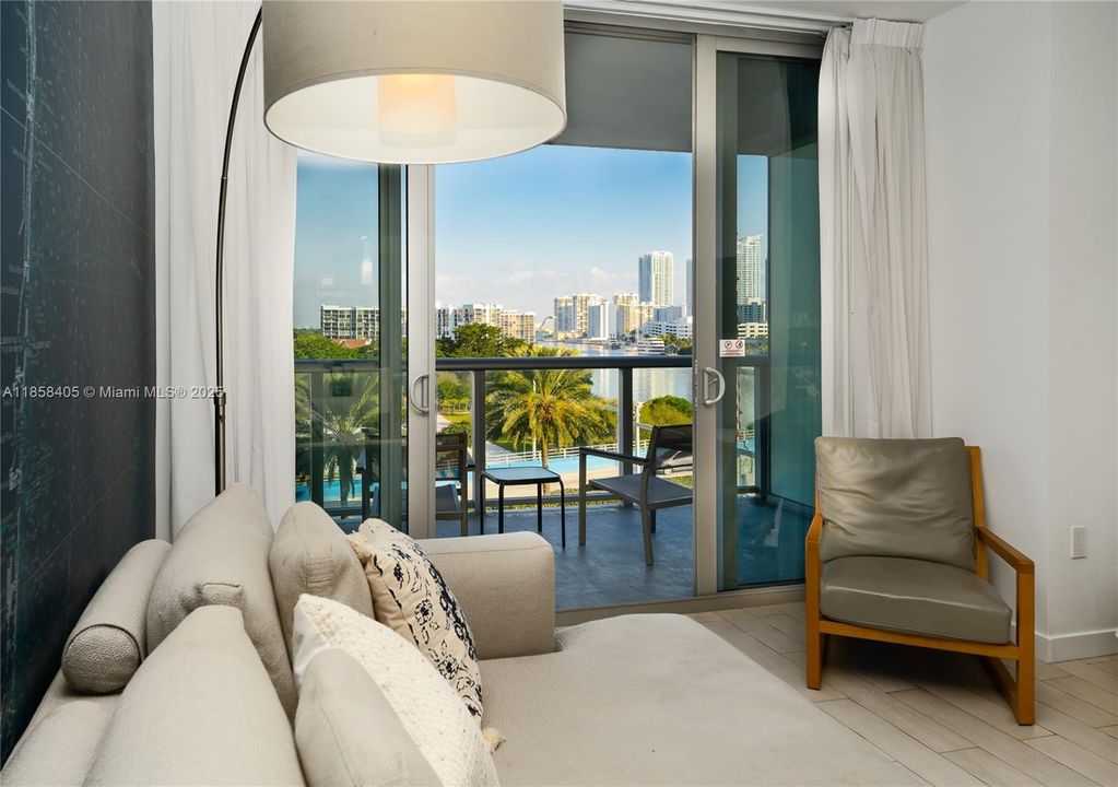 最近售出: $435,000 (2 贝兹, 2 浴室, 1030 平方英尺)