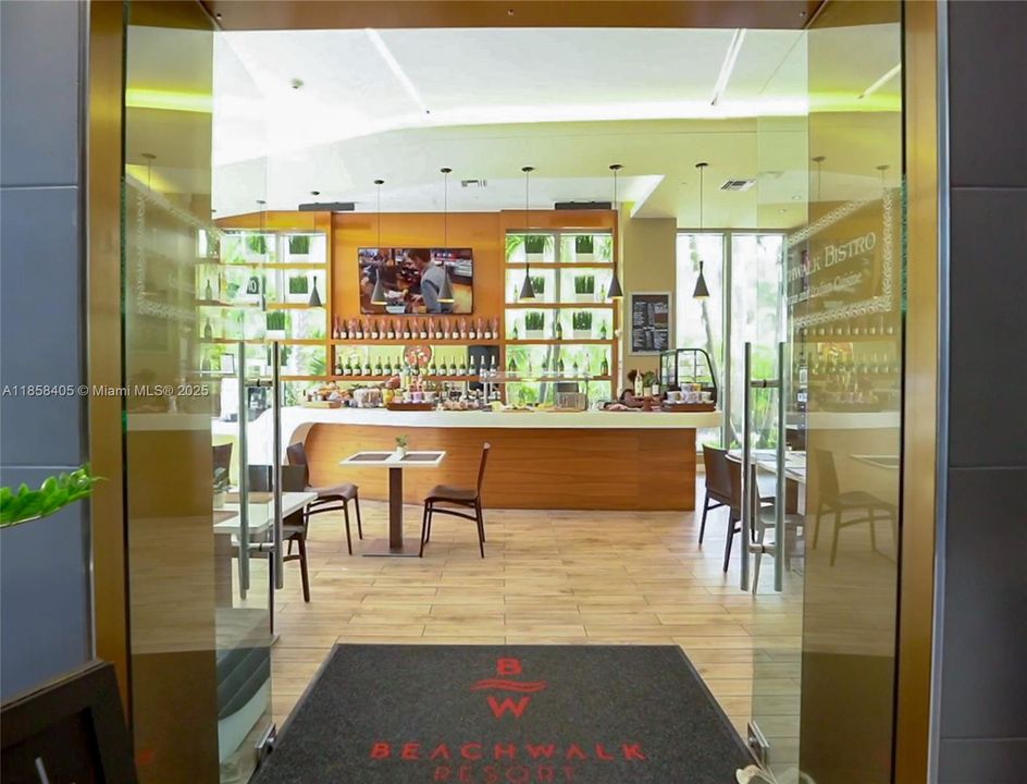 最近售出: $435,000 (2 贝兹, 2 浴室, 1030 平方英尺)