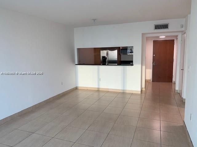 For Sale: $450,000 (1 beds, 1 baths, 775 Square Feet)