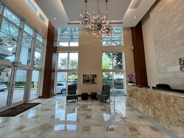 For Sale: $450,000 (1 beds, 1 baths, 775 Square Feet)