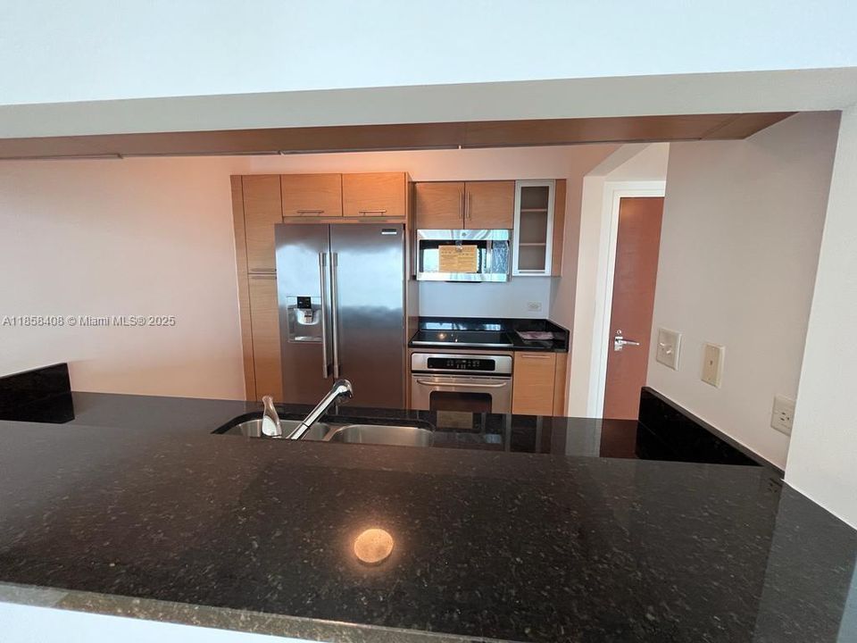 For Sale: $450,000 (1 beds, 1 baths, 775 Square Feet)
