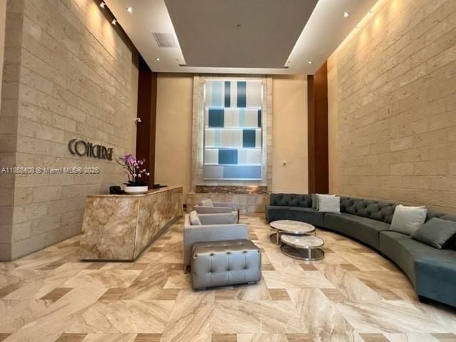 For Sale: $450,000 (1 beds, 1 baths, 775 Square Feet)