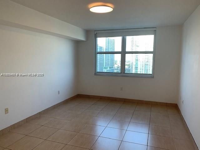 For Sale: $450,000 (1 beds, 1 baths, 775 Square Feet)