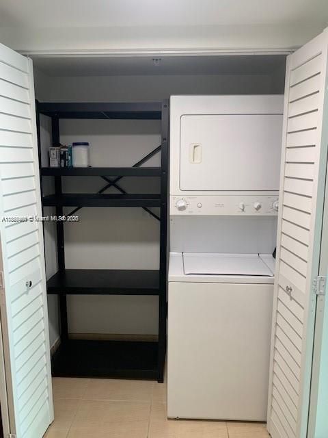 For Sale: $450,000 (1 beds, 1 baths, 775 Square Feet)