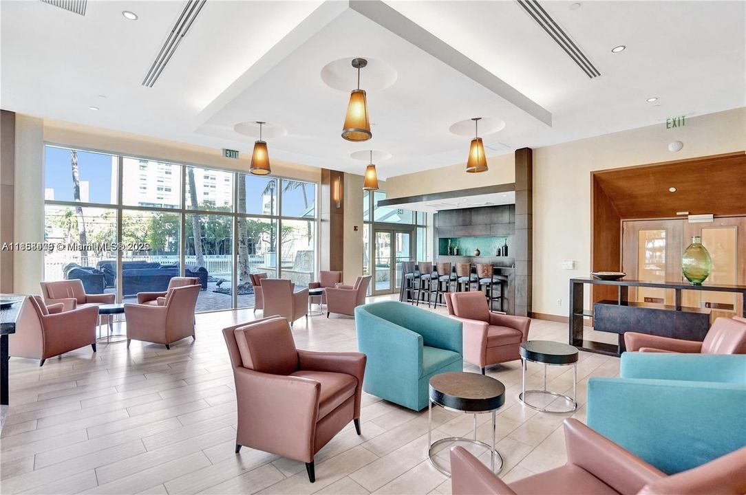 For Sale: $450,000 (1 beds, 1 baths, 775 Square Feet)