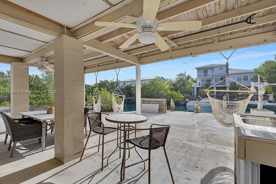 For Sale: $910,000 (2 beds, 2 baths, 1008 Square Feet)