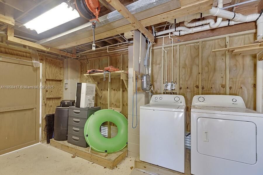 For Sale: $910,000 (2 beds, 2 baths, 1008 Square Feet)