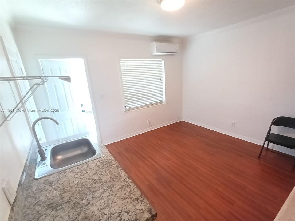 最近租的: $1,100 (0 贝兹, 1 浴室, 1643 平方英尺)