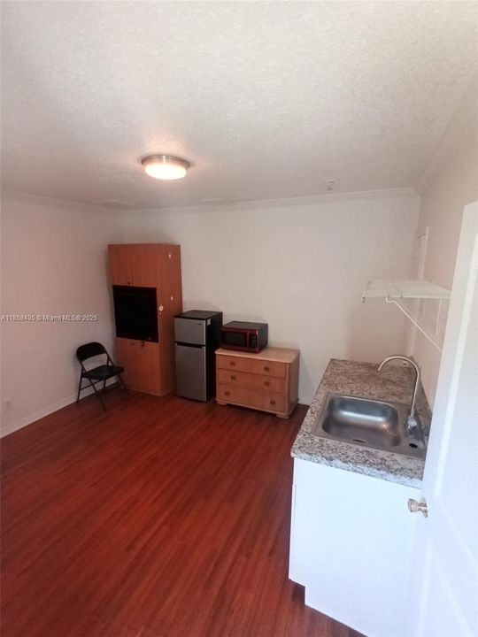 最近租的: $1,100 (0 贝兹, 1 浴室, 1643 平方英尺)