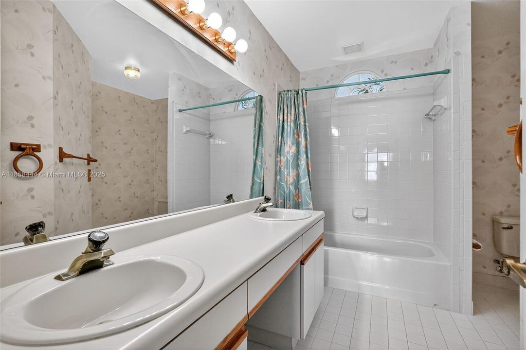 For Sale: $420,000 (3 beds, 2 baths, 1302 Square Feet)