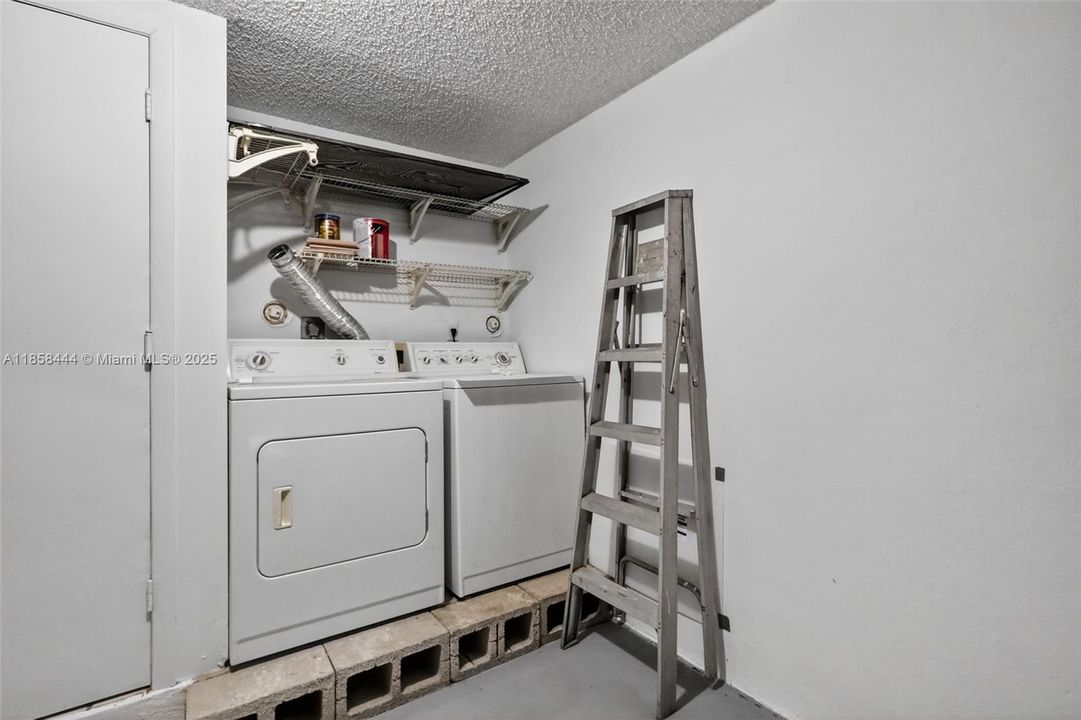 For Sale: $420,000 (3 beds, 2 baths, 1302 Square Feet)