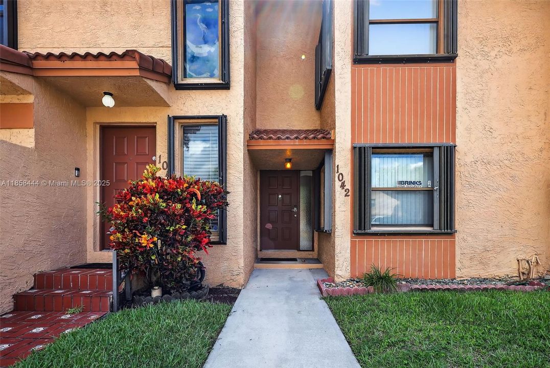 For Sale: $420,000 (3 beds, 2 baths, 1302 Square Feet)