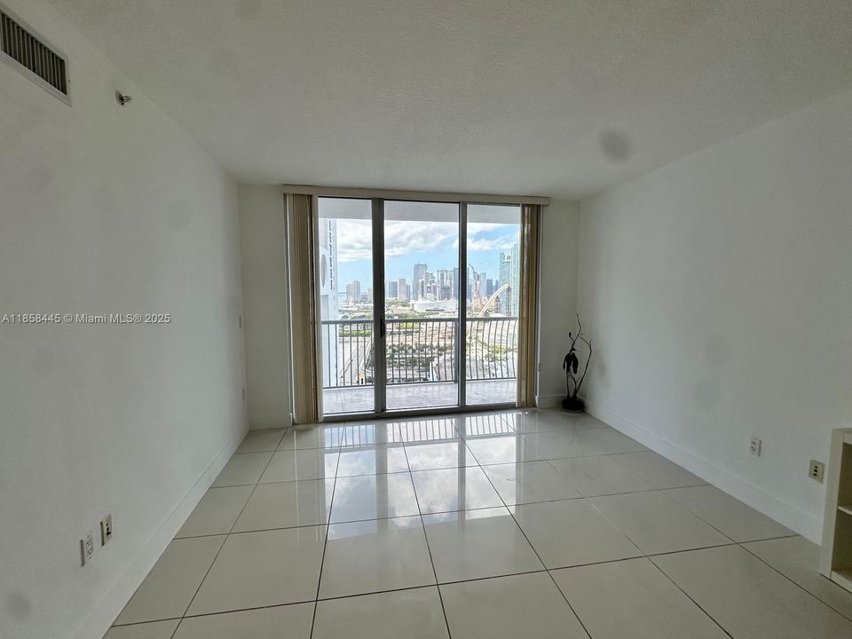 Recently Sold: $309,900 (1 beds, 1 baths, 821 Square Feet)