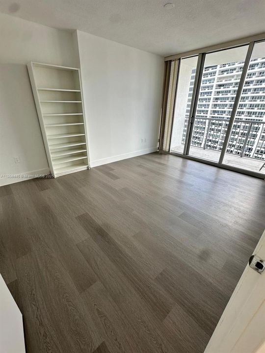 Recently Sold: $309,900 (1 beds, 1 baths, 821 Square Feet)