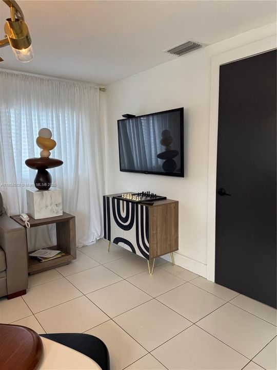 For Rent: $6,000 (3 beds, 2 baths, 2074 Square Feet)