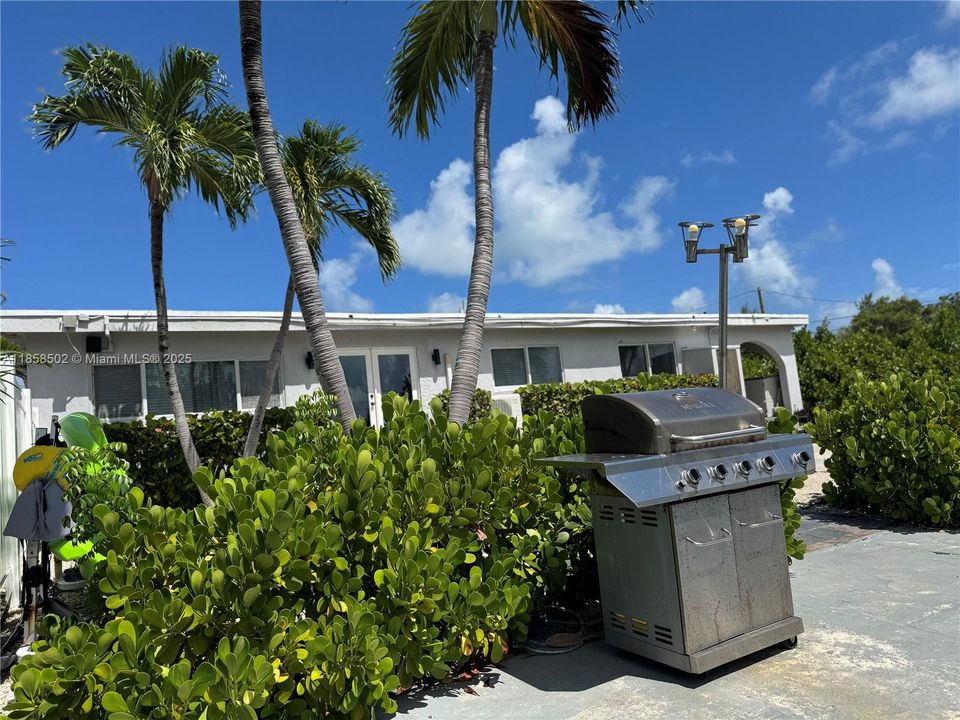 For Rent: $6,000 (3 beds, 2 baths, 2074 Square Feet)