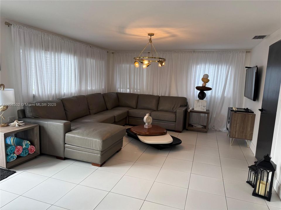 For Rent: $6,000 (3 beds, 2 baths, 2074 Square Feet)