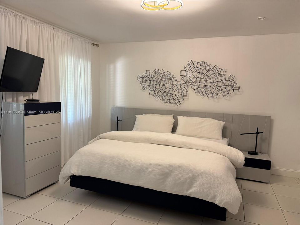 For Rent: $6,000 (3 beds, 2 baths, 2074 Square Feet)