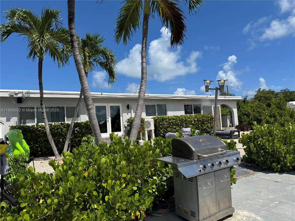 For Rent: $6,000 (3 beds, 2 baths, 2074 Square Feet)