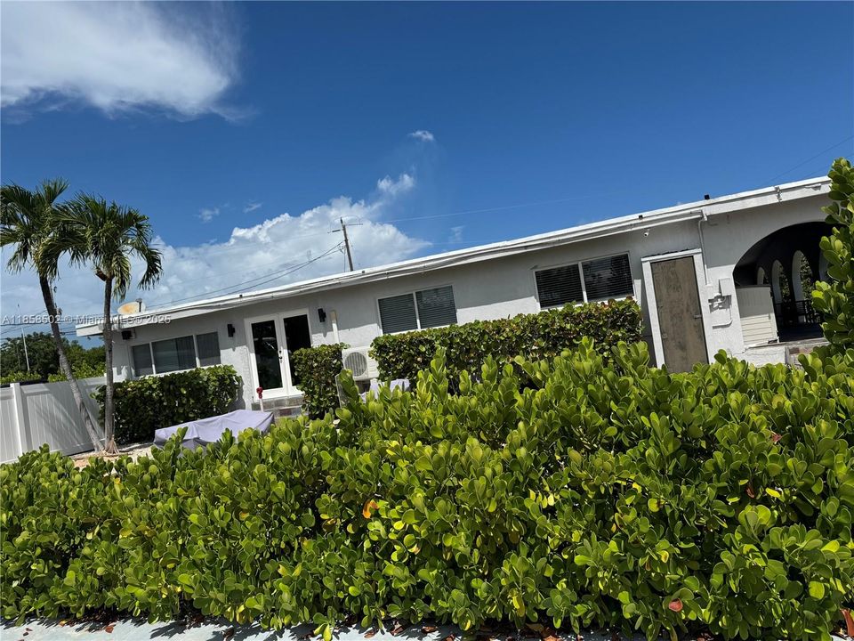 For Rent: $6,000 (3 beds, 2 baths, 2074 Square Feet)