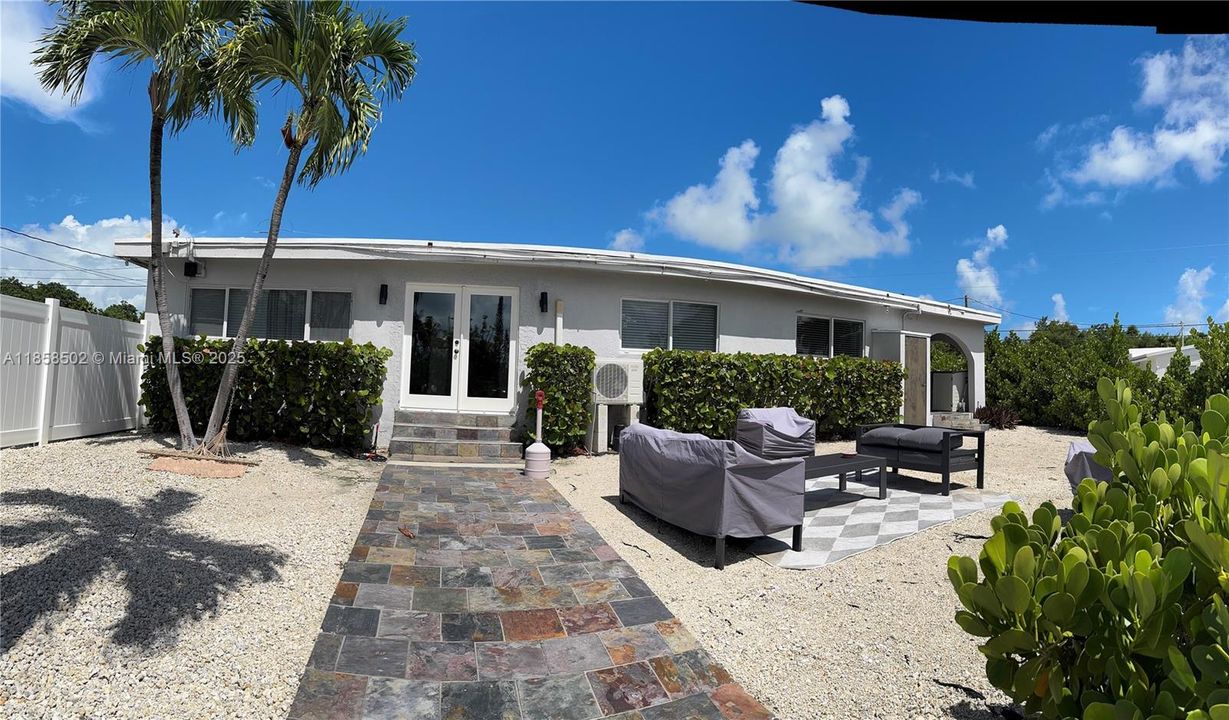 For Rent: $6,000 (3 beds, 2 baths, 2074 Square Feet)