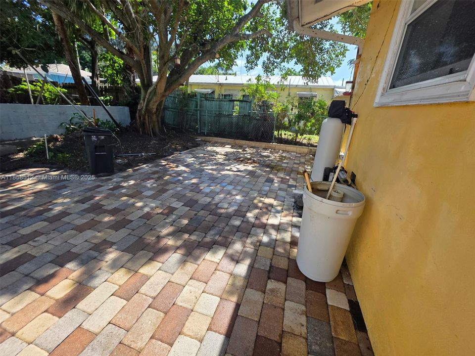 Vendido Recientemente: $469,900 (3 camas, 2 baños, 2130 Pies cuadrados)