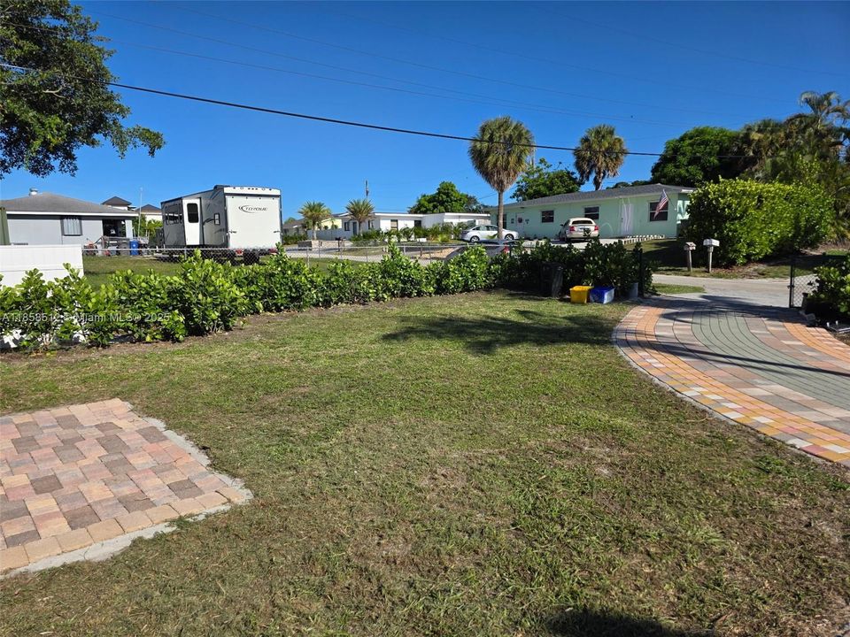 Vendido Recientemente: $469,900 (3 camas, 2 baños, 2130 Pies cuadrados)